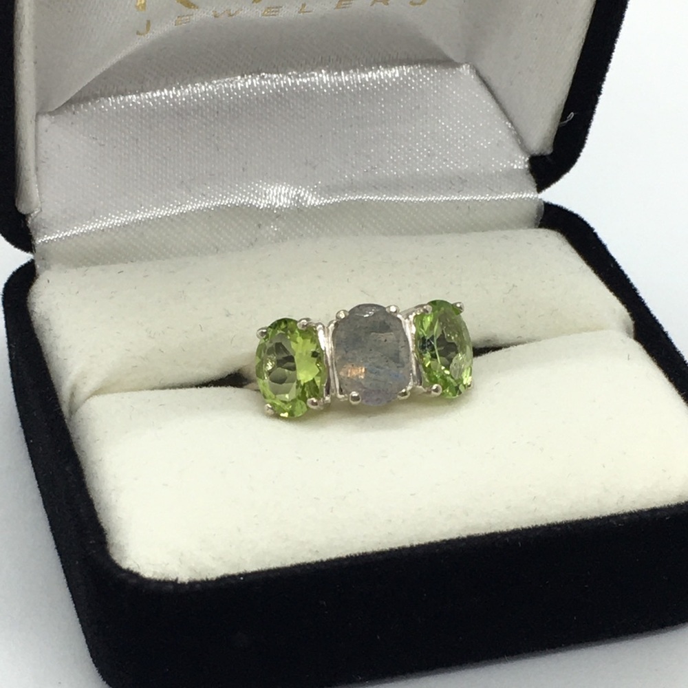 🍁SALE🍁 Labradorite and Peridot Sterling Silver 3 stone ring